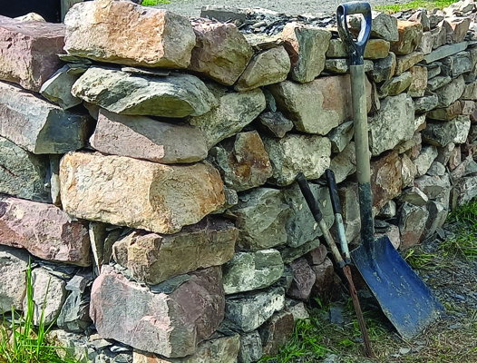 An Introduction to Dry Stone Walling