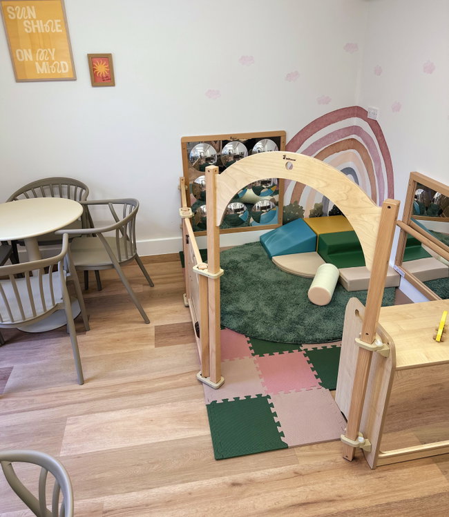 Relax, Stay and Play - Table in Baby Lounge
