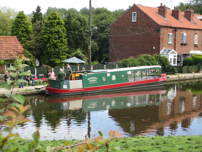 (HuH) Shireoaks Top Lock to Turnerwood  return picnic cruises 11am