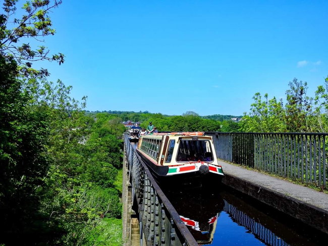 Aqueduct Cruise Luxury Afternoon Tea and Mulled Wine & Christmas Songs