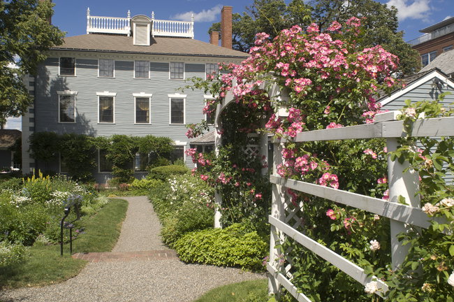 Moffatt-Ladd House & Garden Self-Guided Tour