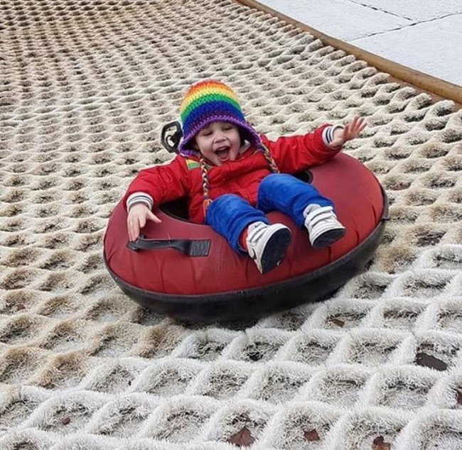 TOTS Tubing with Stay and Play