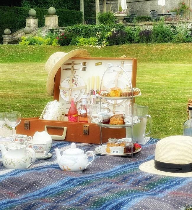 Luxury Picnic Hamper and garden entry for 2