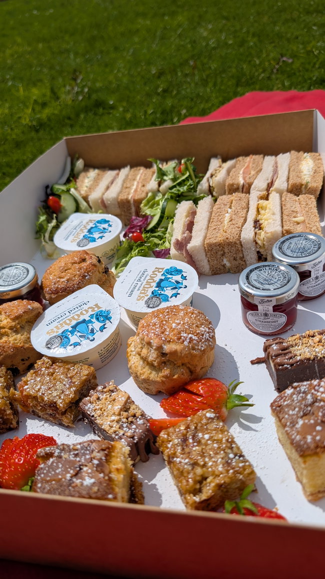 Afternoon Tea Picnic Box 