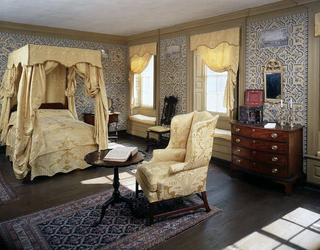 Colonial Circle